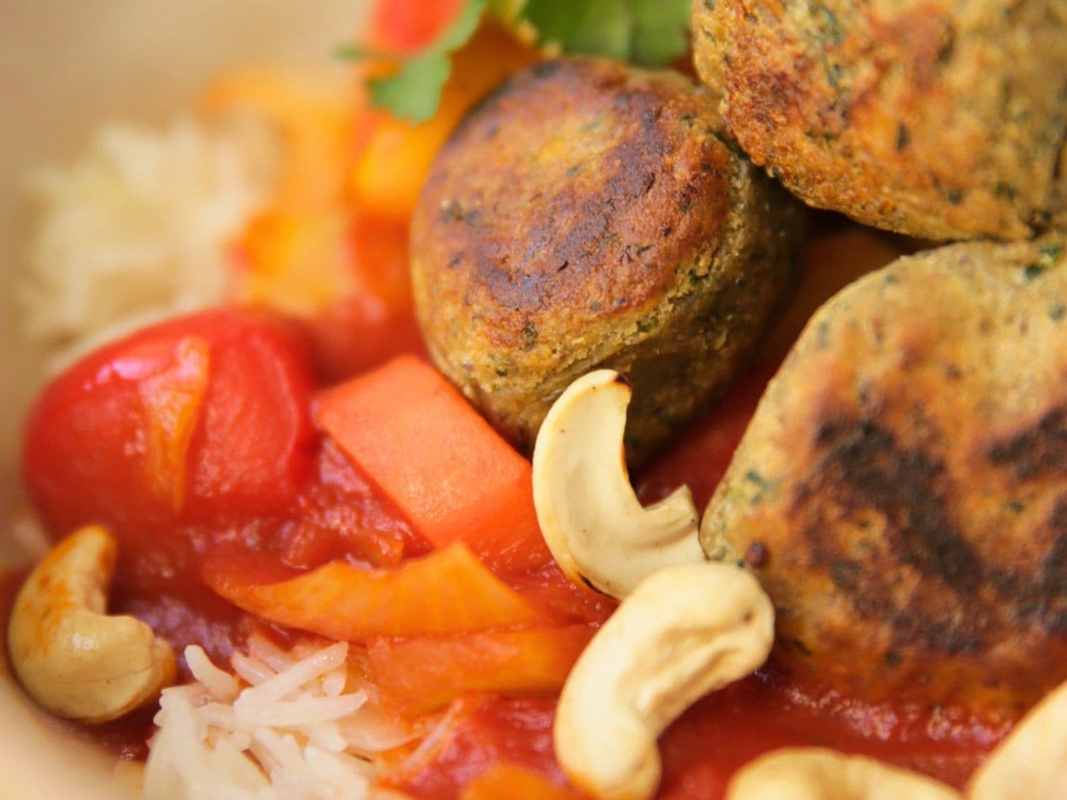 Vegan balletjes in zoetzure saus met rijst