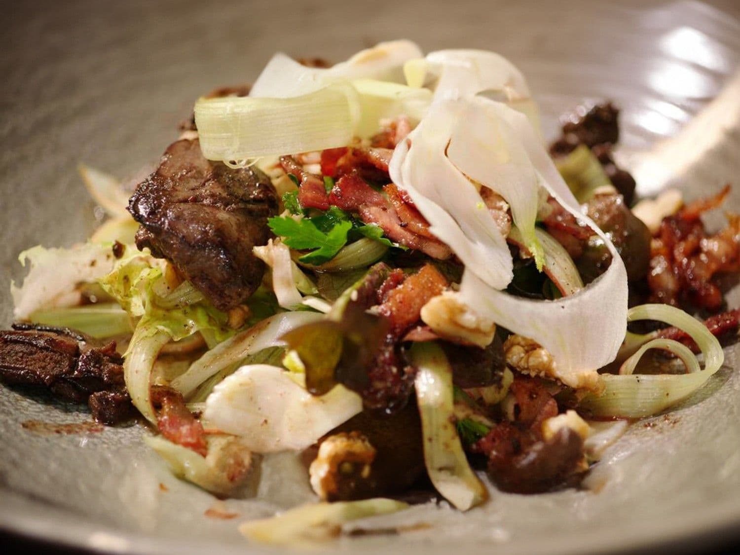 Salade met rabarber, venkel en kippenlevertjes