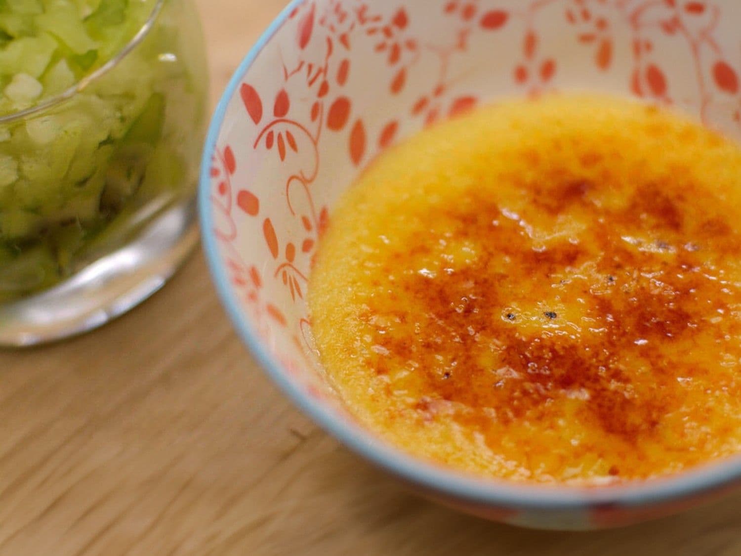 Crema catalana met kiwi en limoen