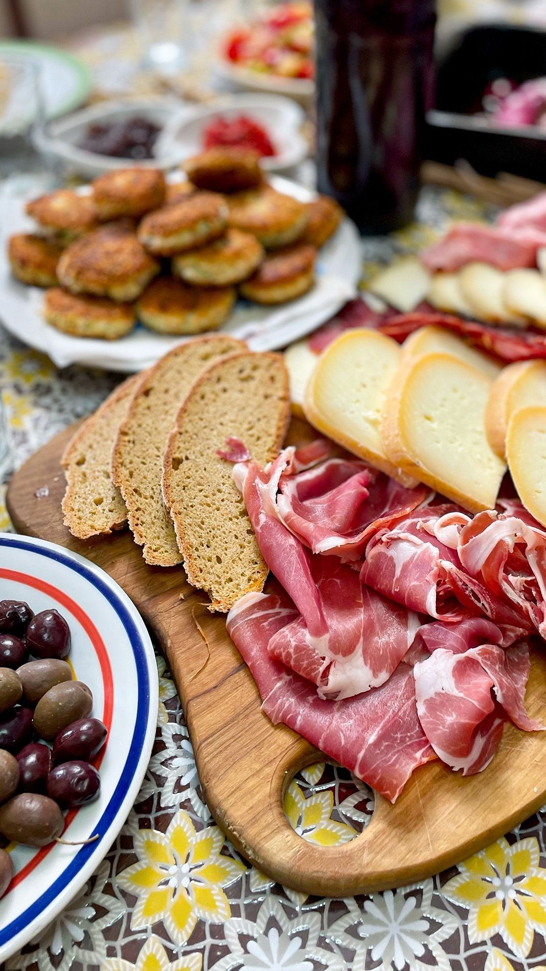 Antipasti: caponatina, ricottakroketjes en opgelegde uitjes