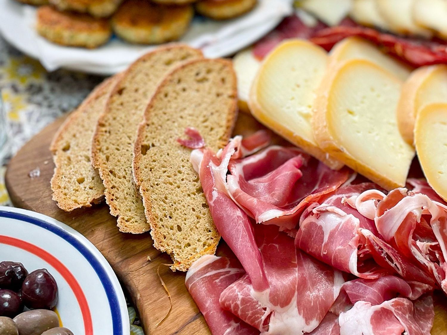 Antipasti: caponatina, ricottakroketjes en opgelegde uitjes