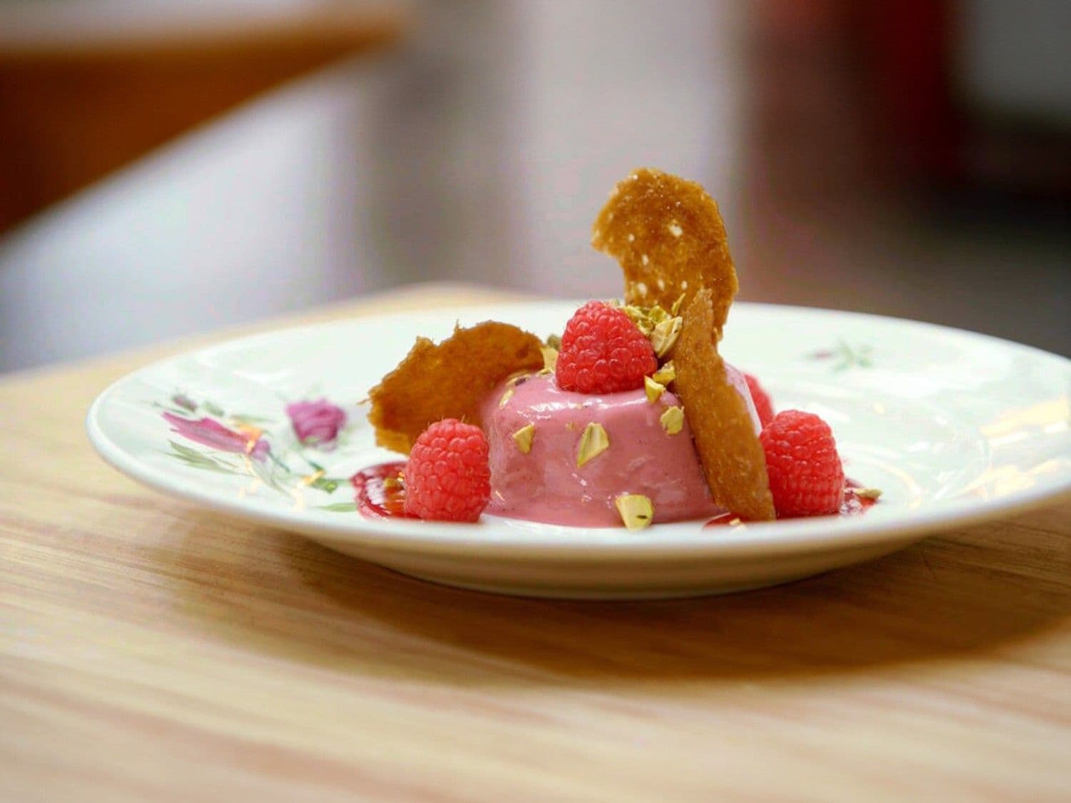 Panna cotta van framboos met kletskoppen