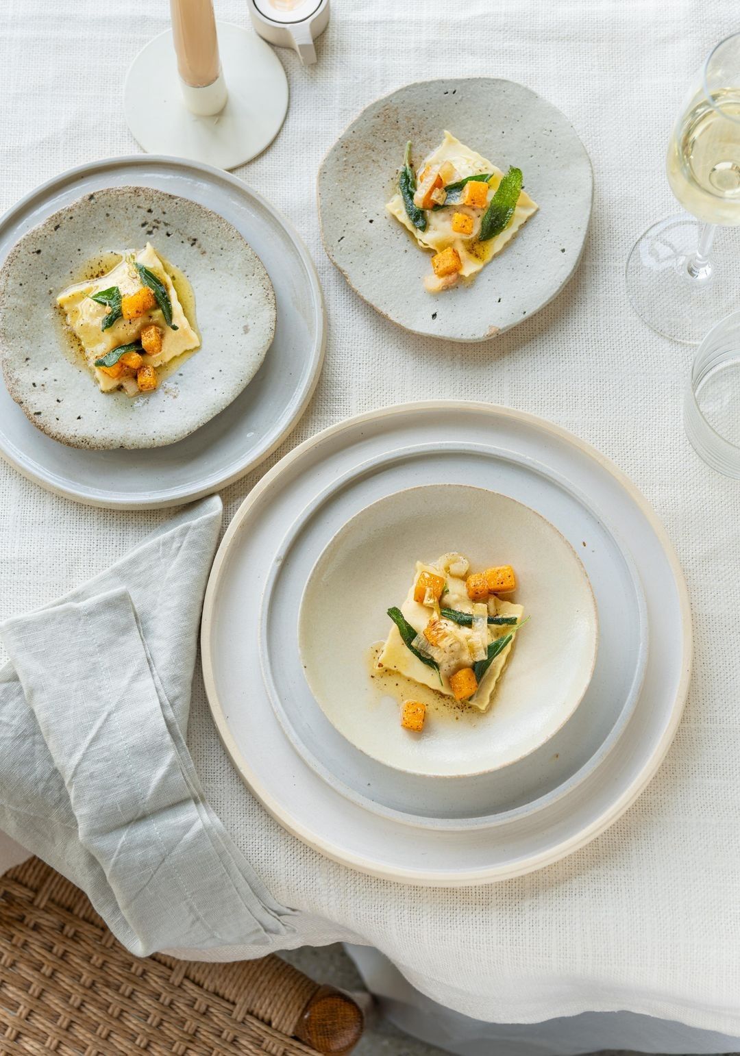 Ravioli met walnoot, pompoen en salieboter