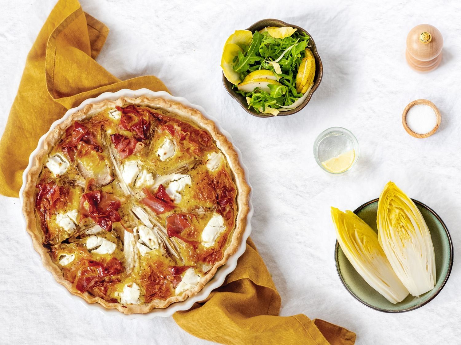 Quiche met witloof, peer en gedroogde ham