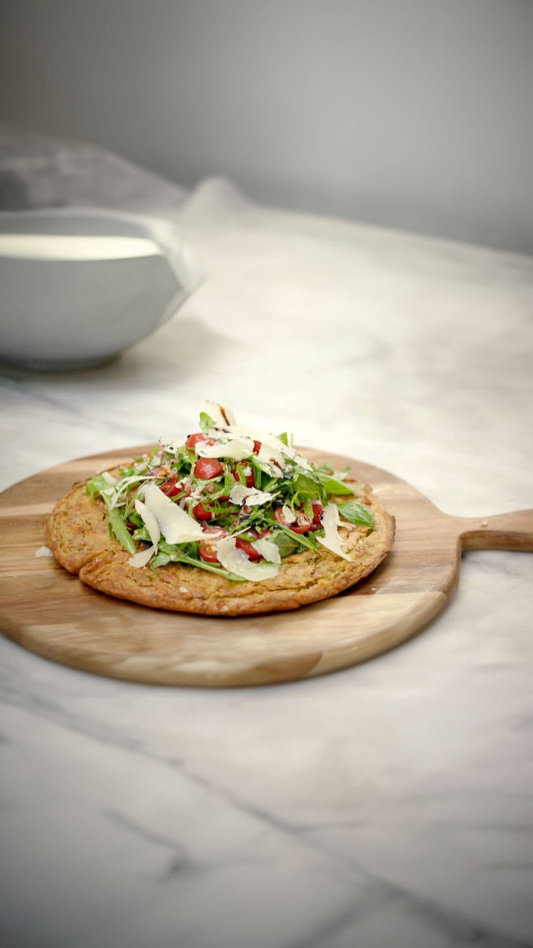 Farinata met zongedroogde tomaten en olijven 
