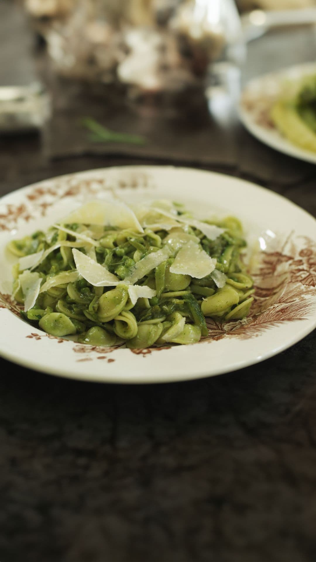 Pasta met snijbonen, courgette en salsa verde