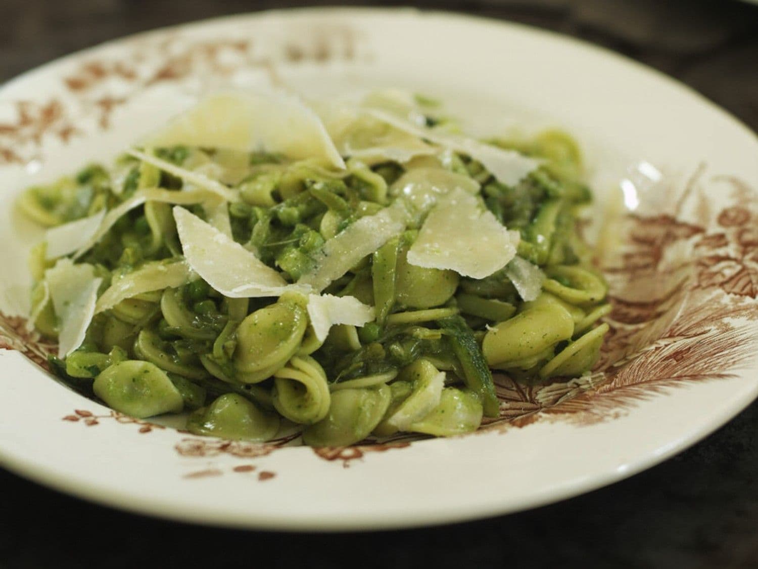 Pasta met snijbonen, courgette en salsa verde