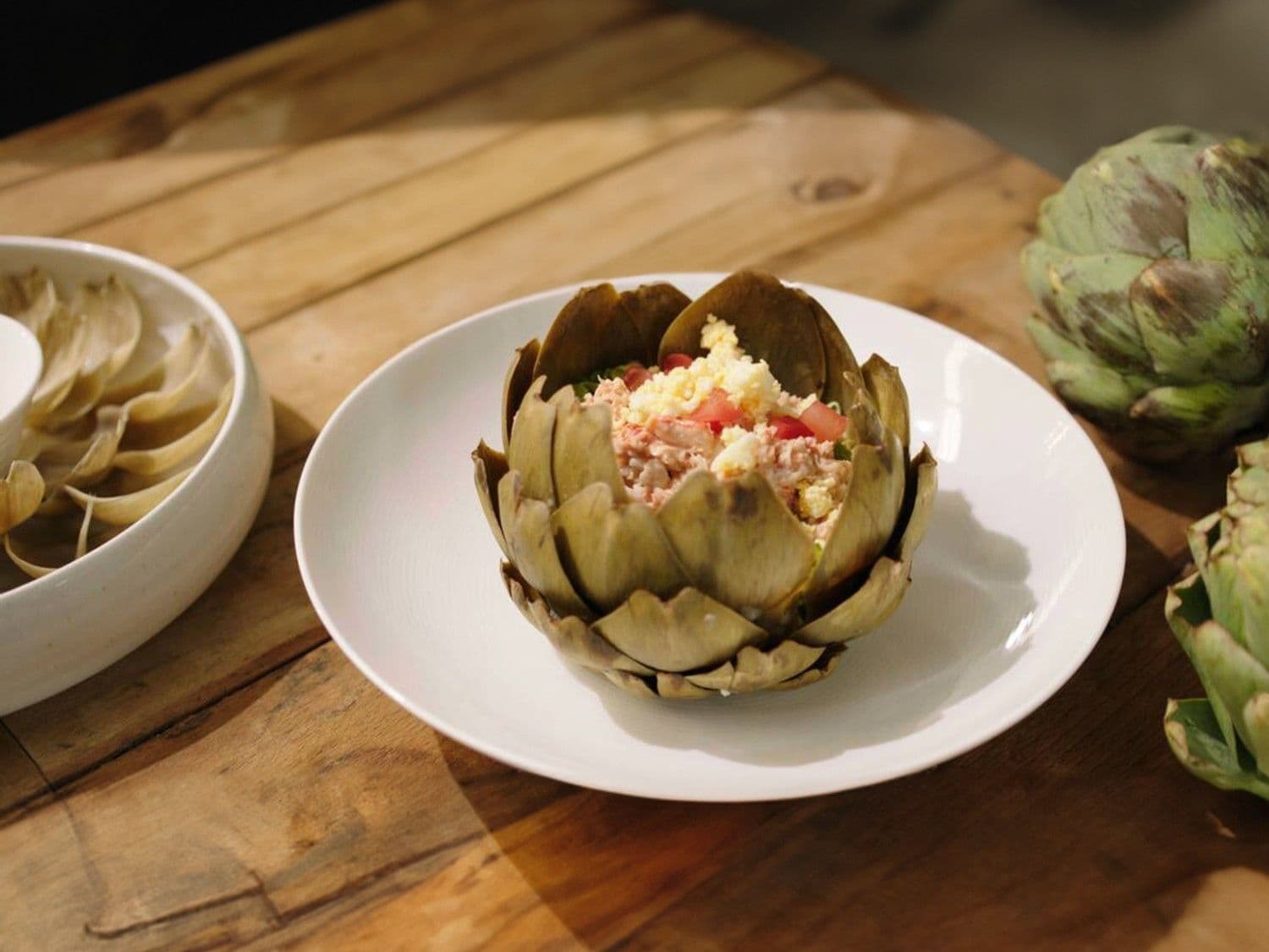 Gevulde artisjok met krabsalade
