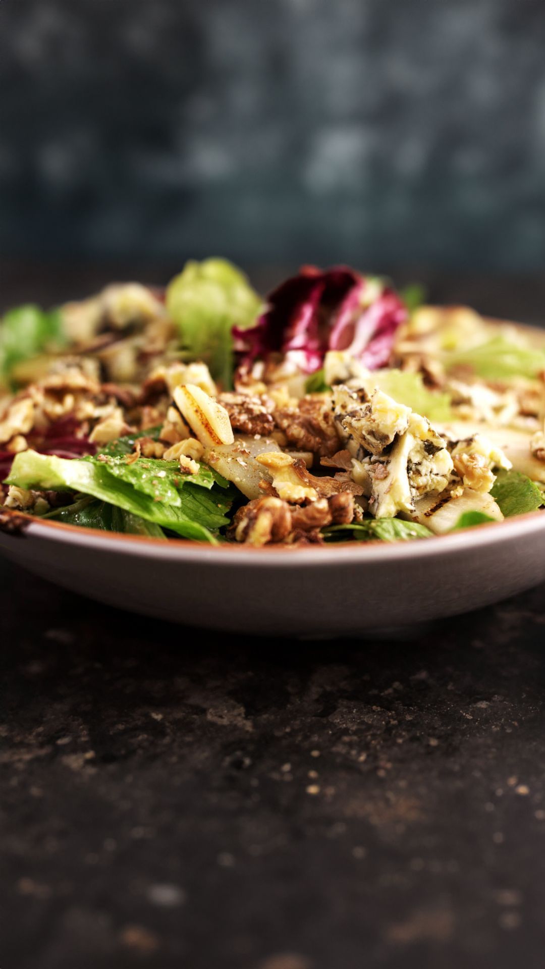 Salade met gegrilde peren en blauwe kaas