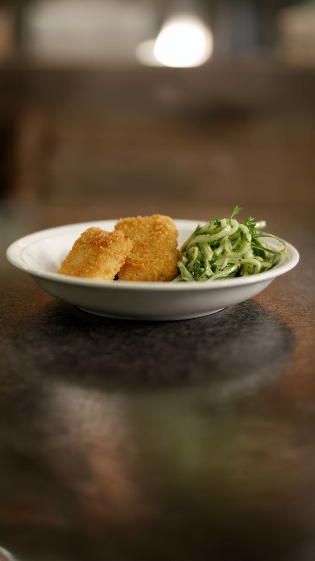 Geitenkaaskroketten met komkommersalade