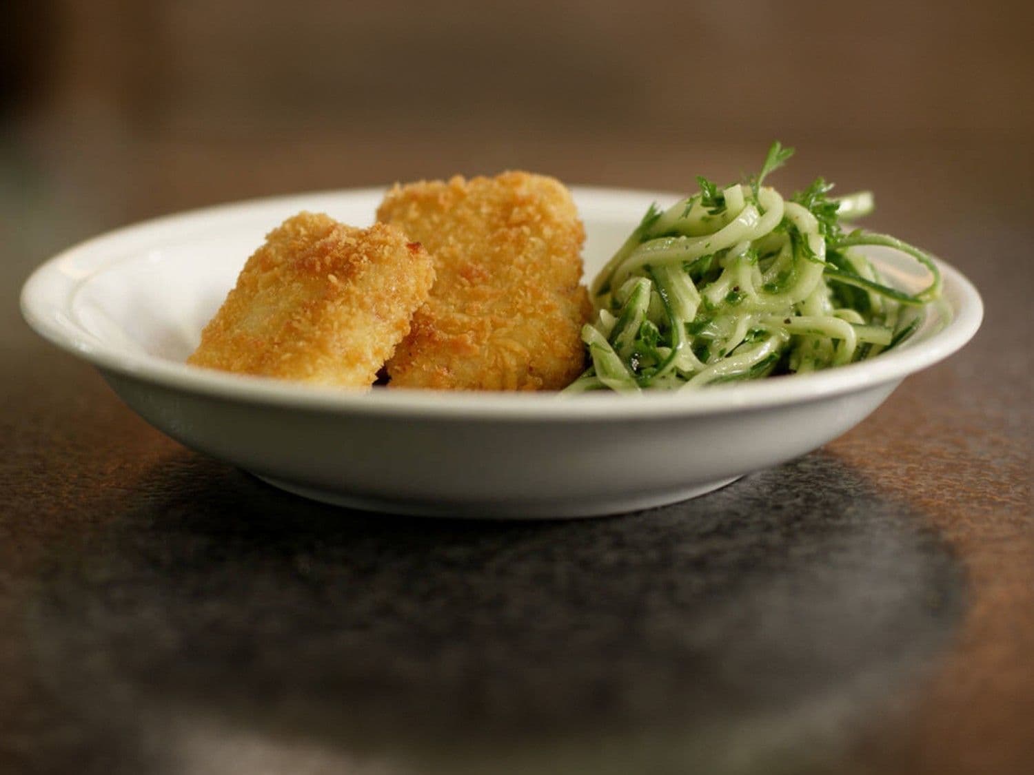 Geitenkaaskroketten met komkommersalade