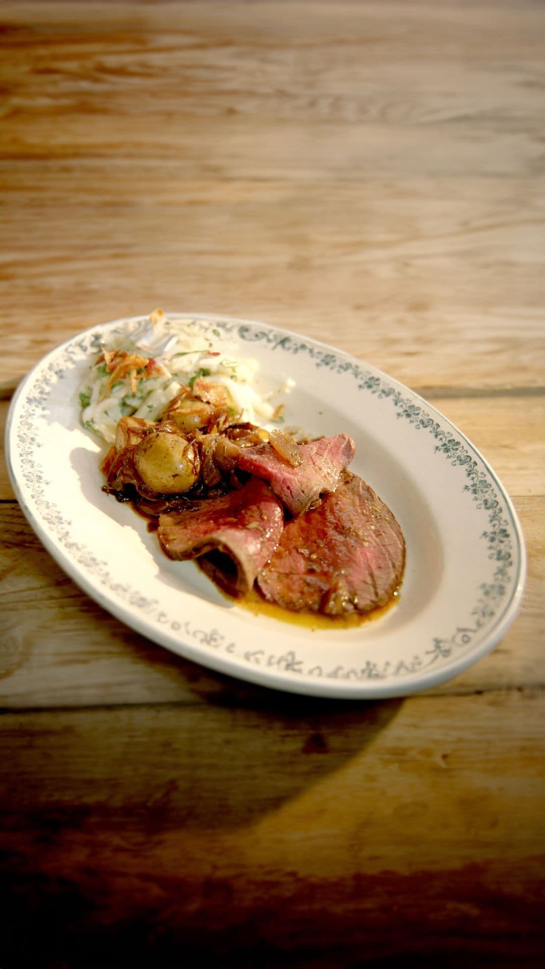 Rosbief met knolseldersalade en krieltjes