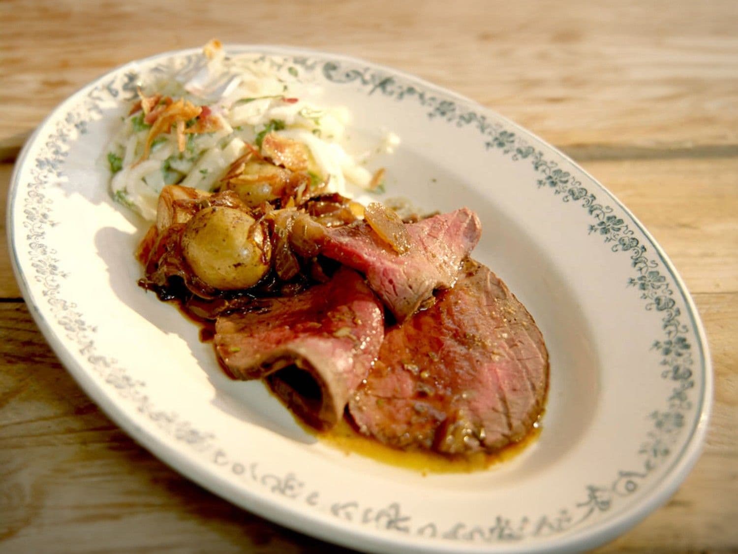 Rosbief met knolseldersalade en krieltjes