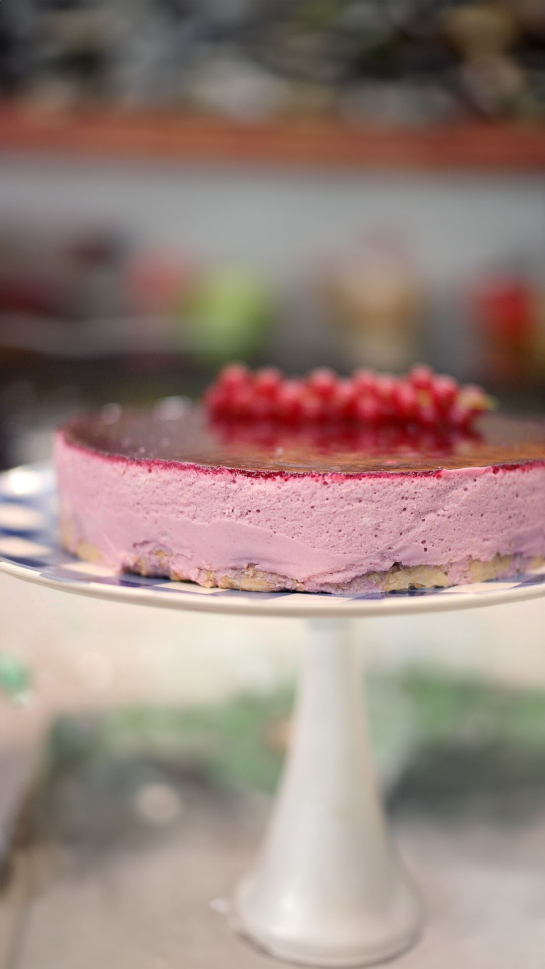 Bavaroistaart met rood fruit en witte chocolade