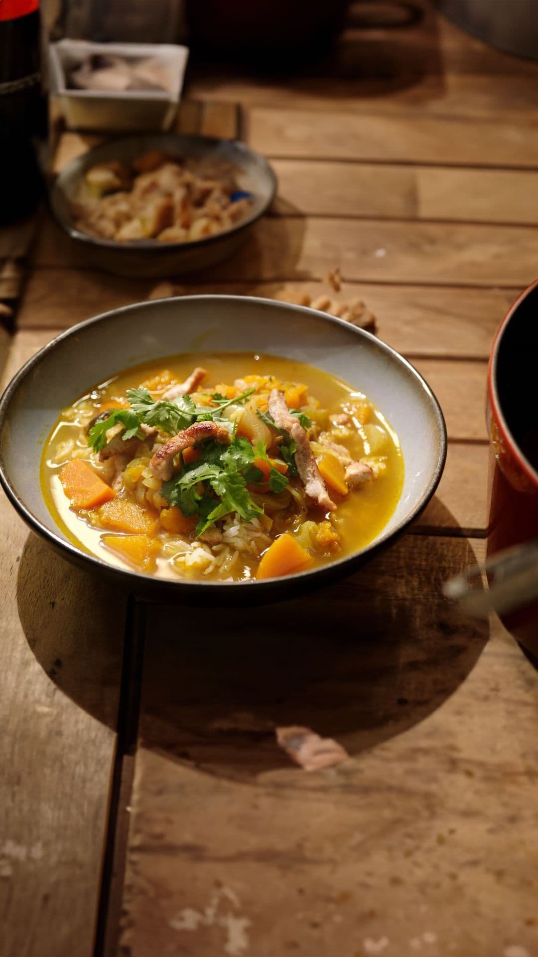 Pompoensoep met curry en kalkoenreepjes