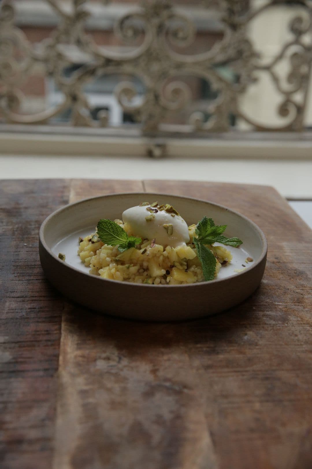 Zoete couscous met suikervrije ananassorbet
