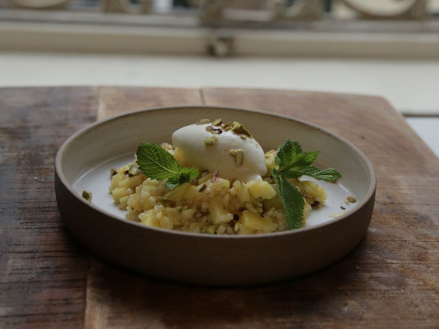 Zoete couscous met suikervrije ananassorbet