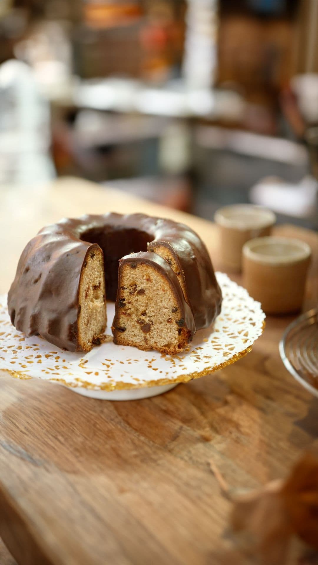 Tulbandcake met rozijnen, rum en kaneel