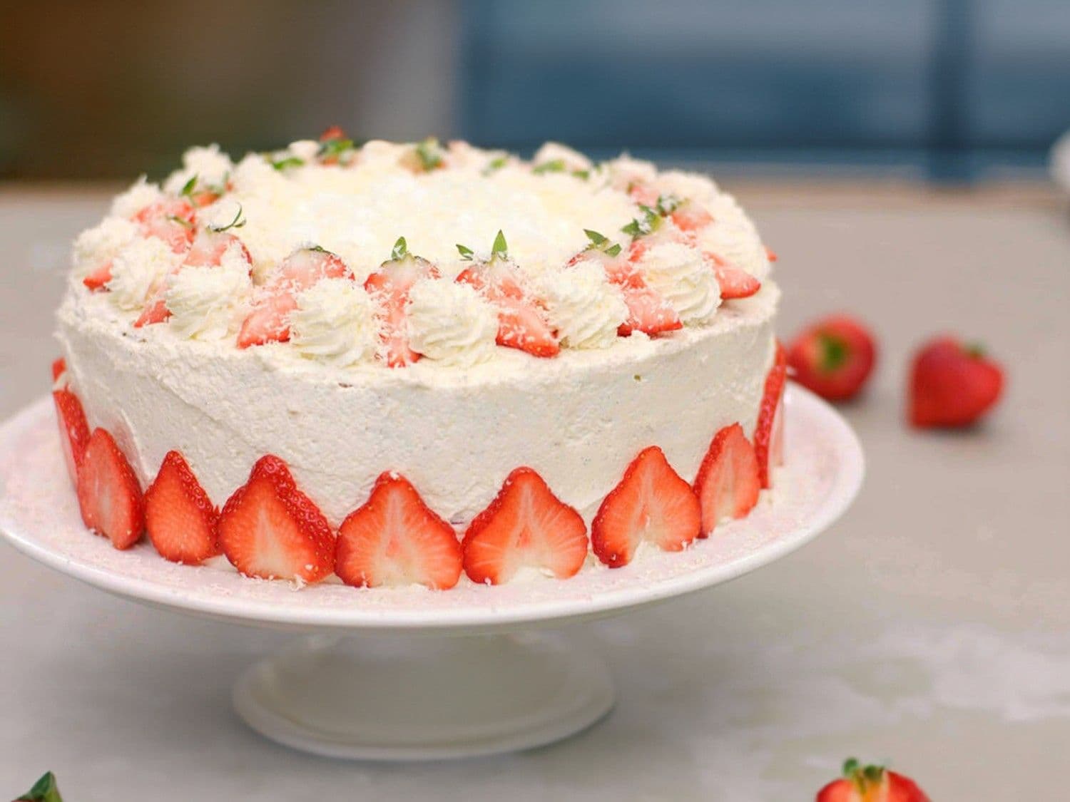 Slagroomtaart met aardbeien