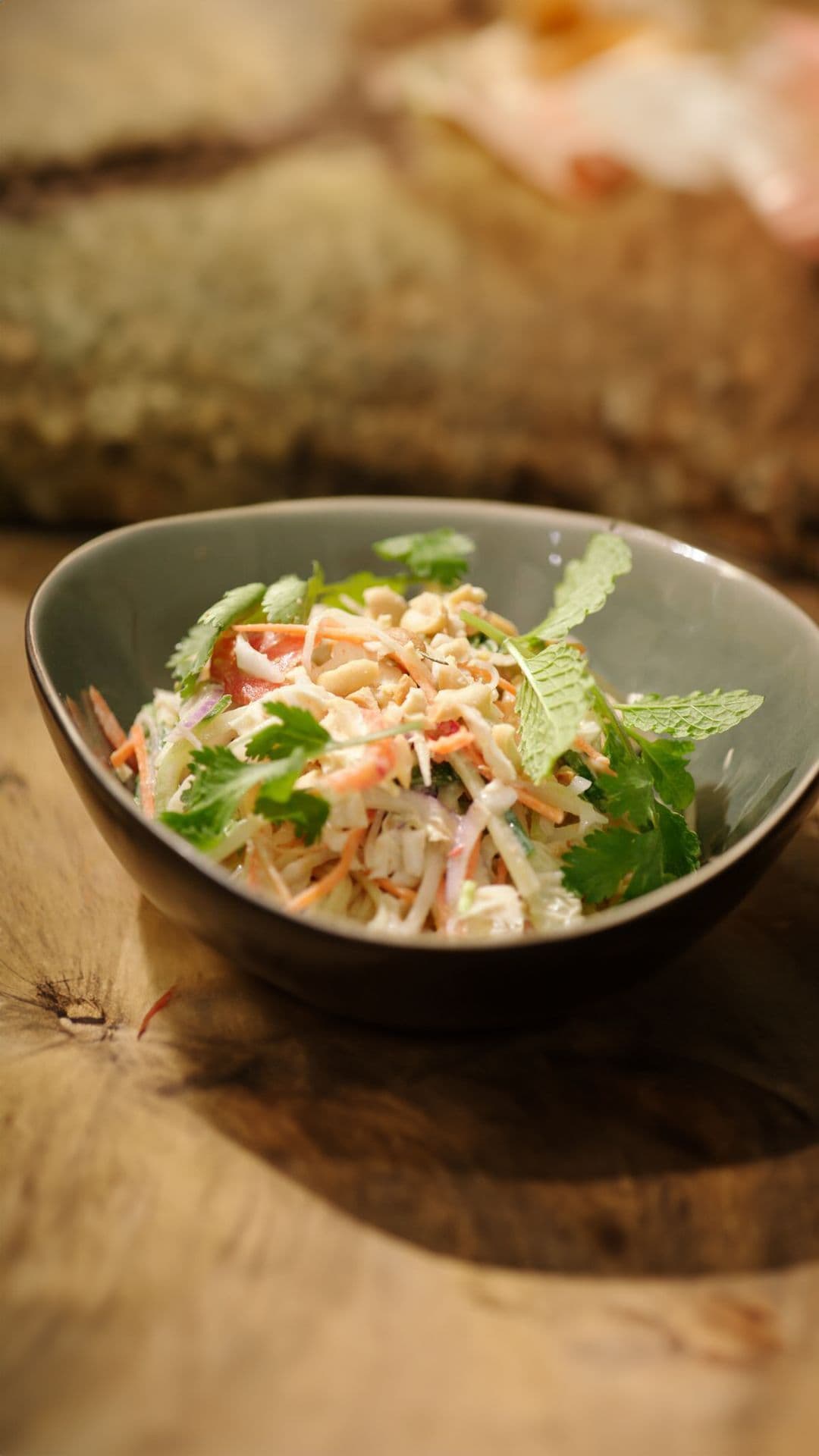 Thaise groentesalade met pindadressing