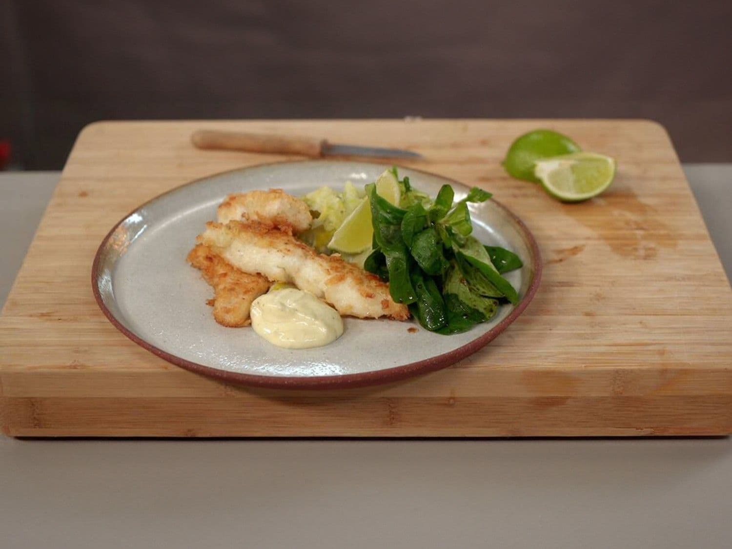 Fish sticks van schelvis met preipuree en limoenmayonaise