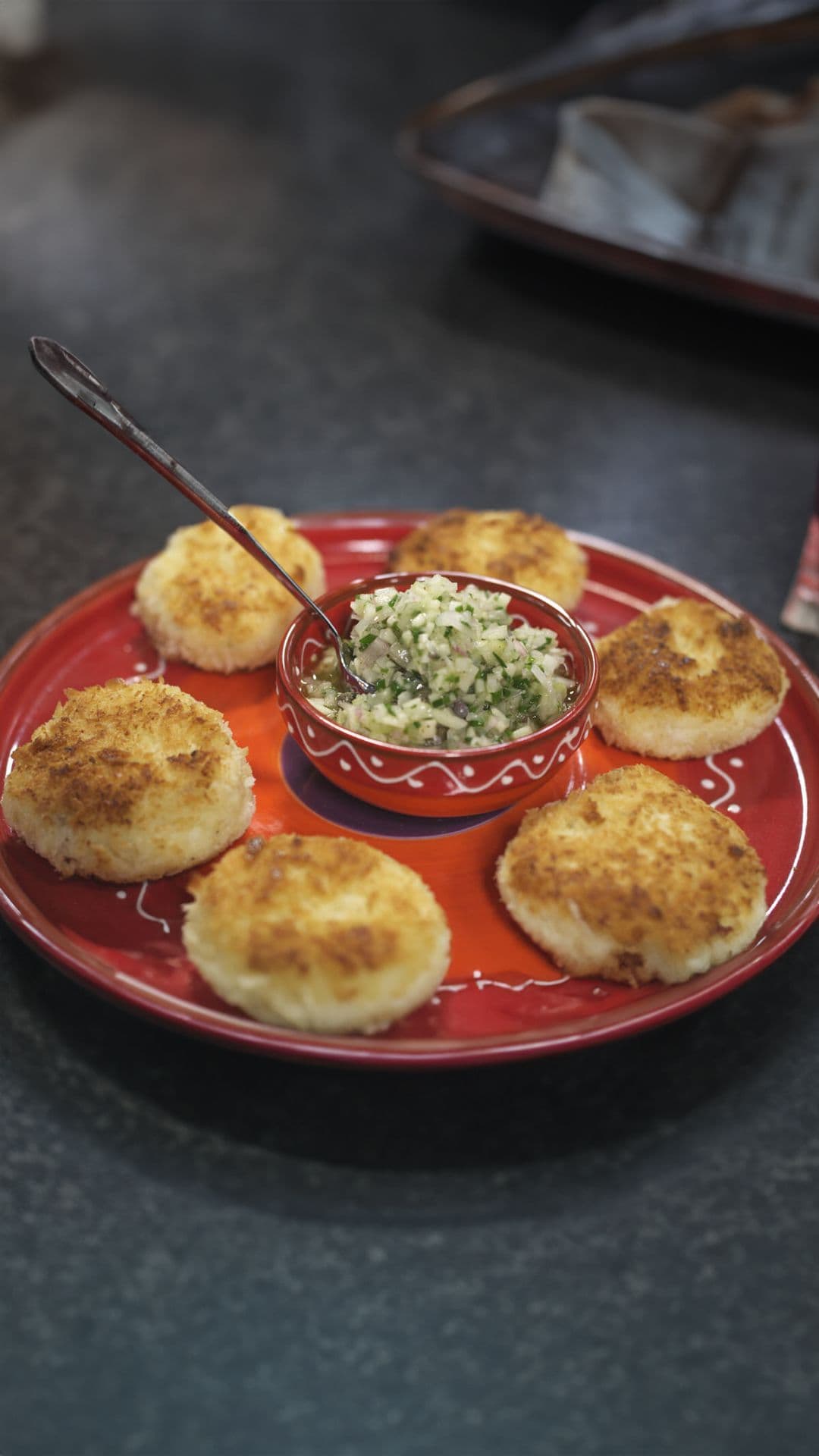 Viskoekjes met seldersalsa