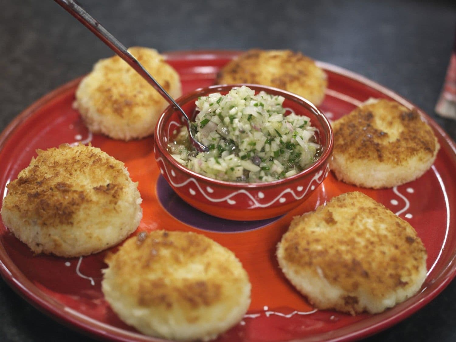 Viskoekjes met seldersalsa