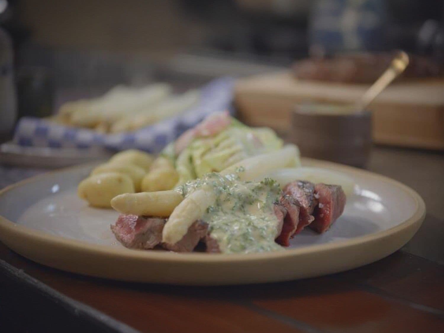 Tournedos bearnaise met krieltjes en asperges