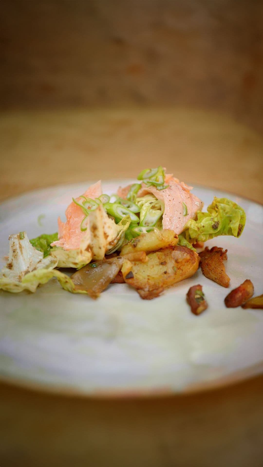 Lauwe salade met zalm