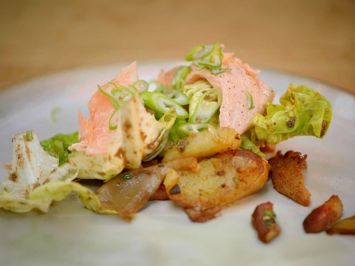Lauwe salade met zalm