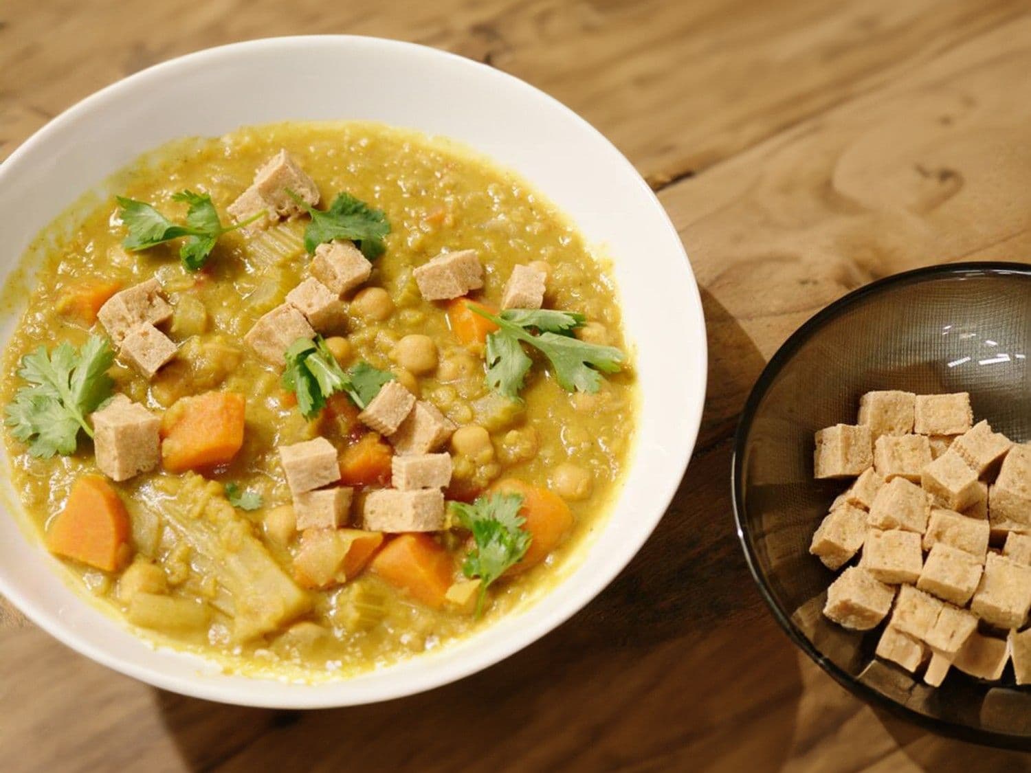 Stoofpot met peulvruchten en tofu