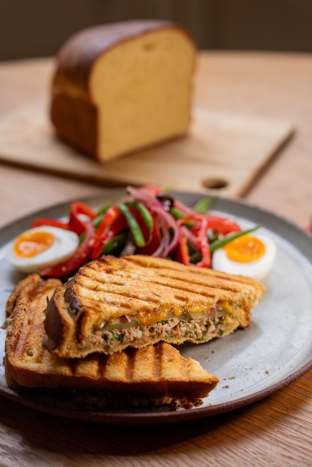 Tuna melt met salade Niçoise