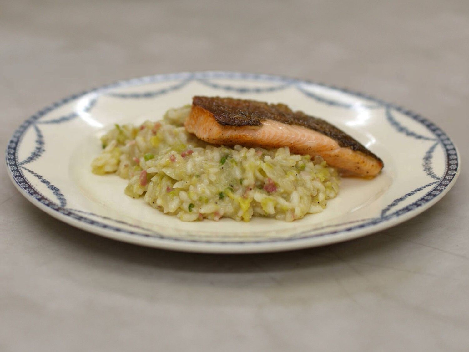 Regenboogforel en risotto met groene kool