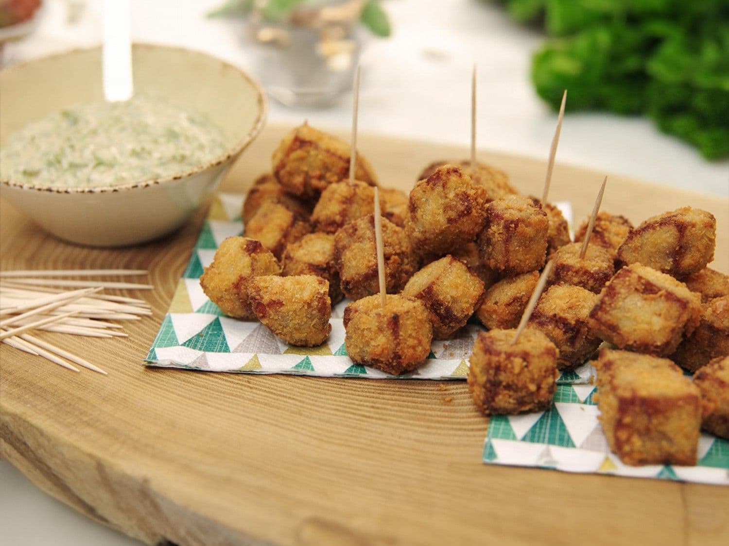 Kroketten van varkenspoot met dipsaus