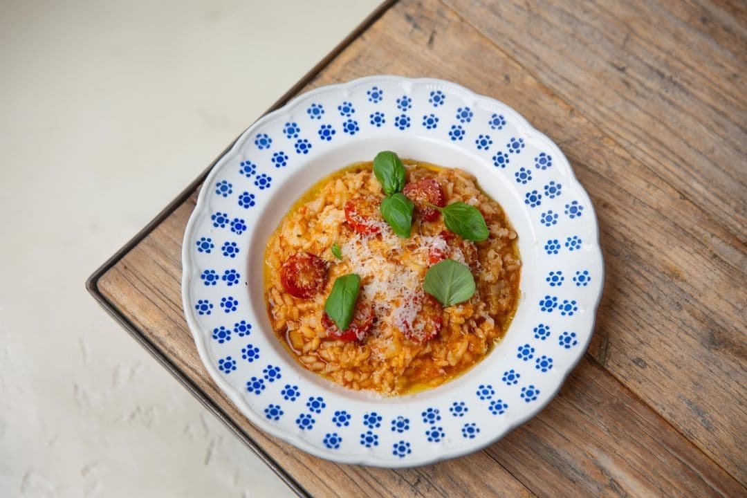 Tomatenrisotto met scampi, venkel en basilicum