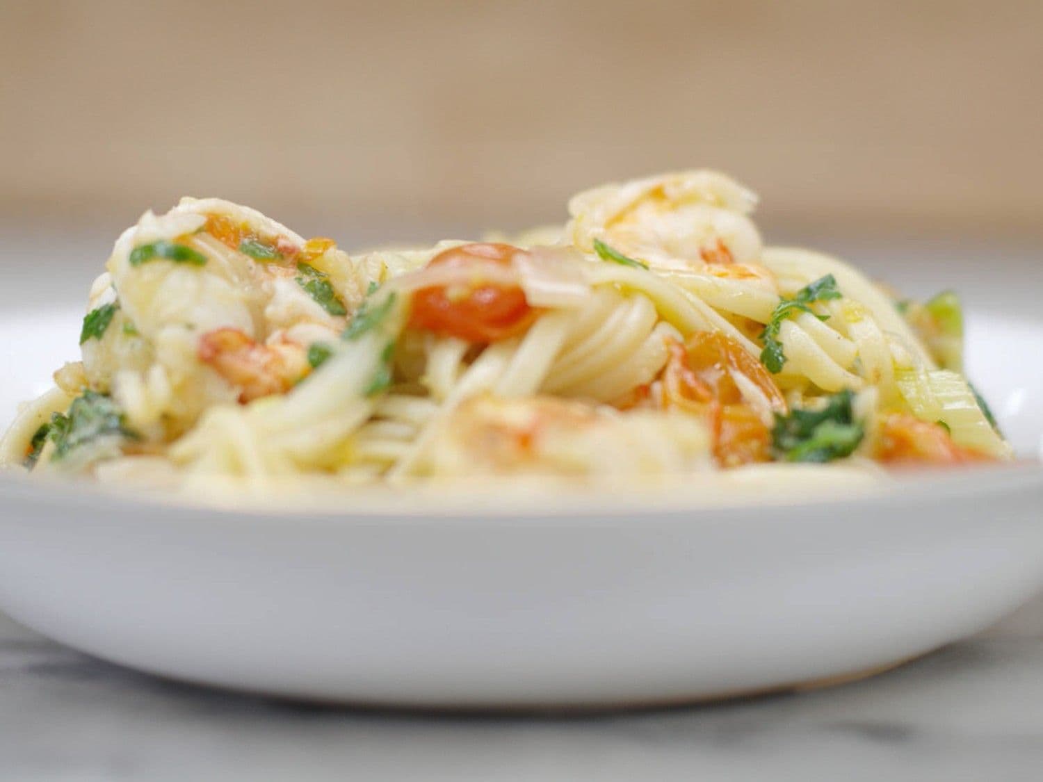 Linguine met scampi, venkel, kerstomaat en chilipeper