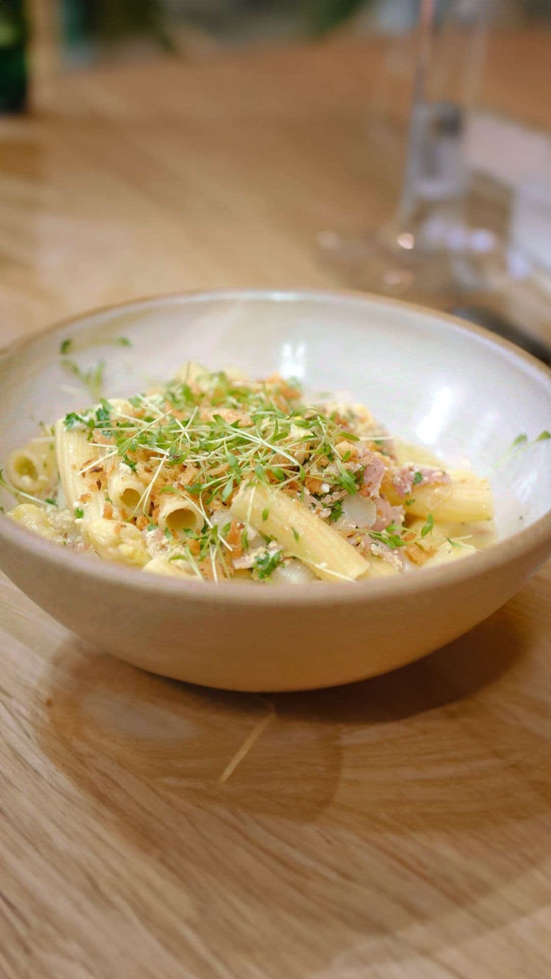Macaroni met hesp, kaas en asperges