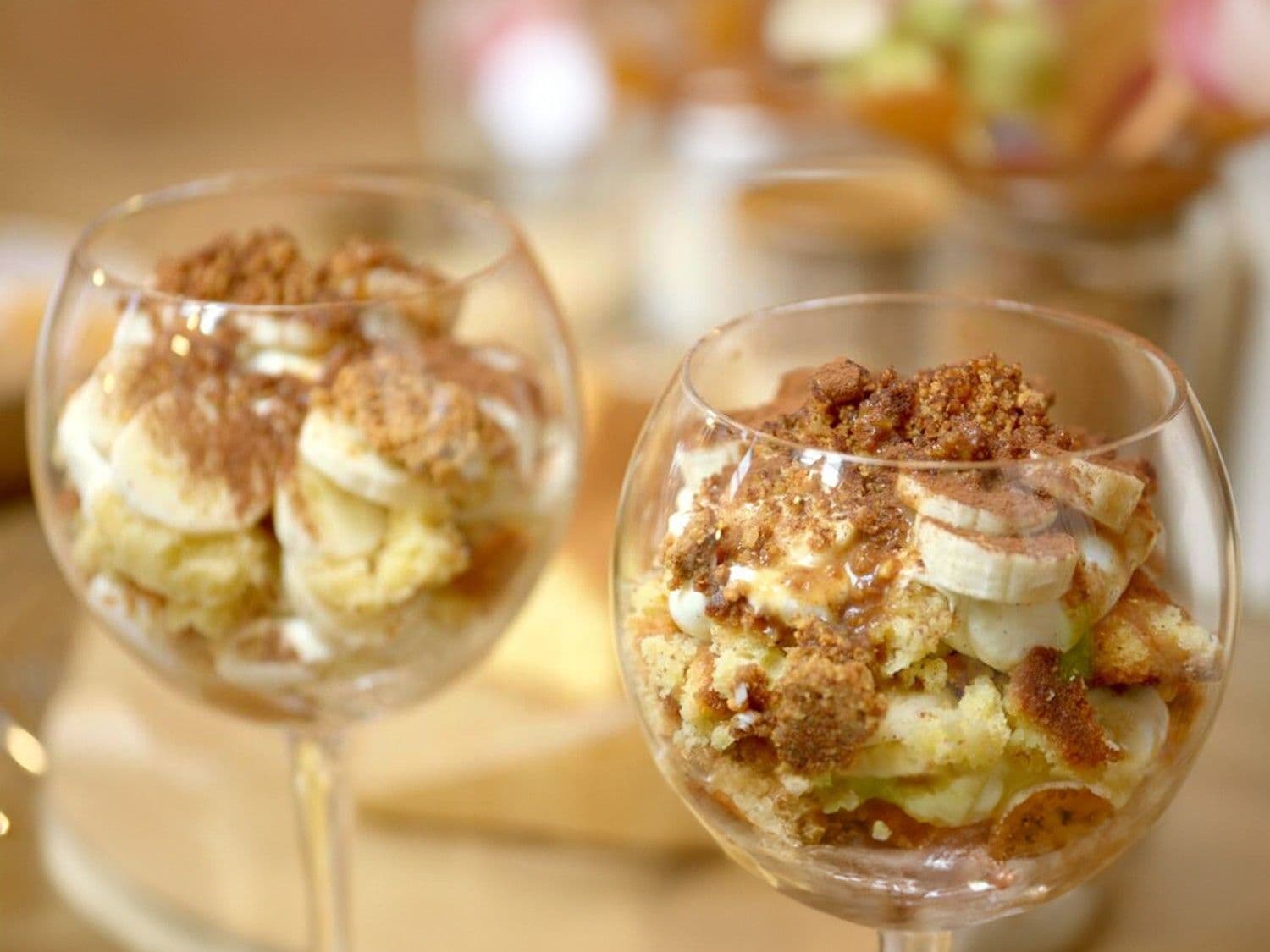 Trifle met banaan, karamel en pinda