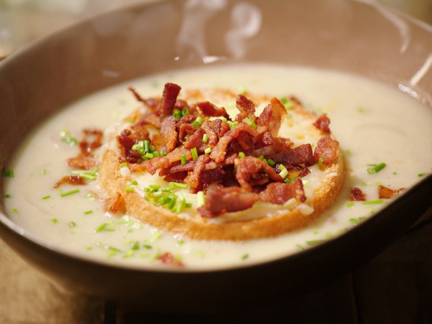 Witloofvelouté met spek en kaas