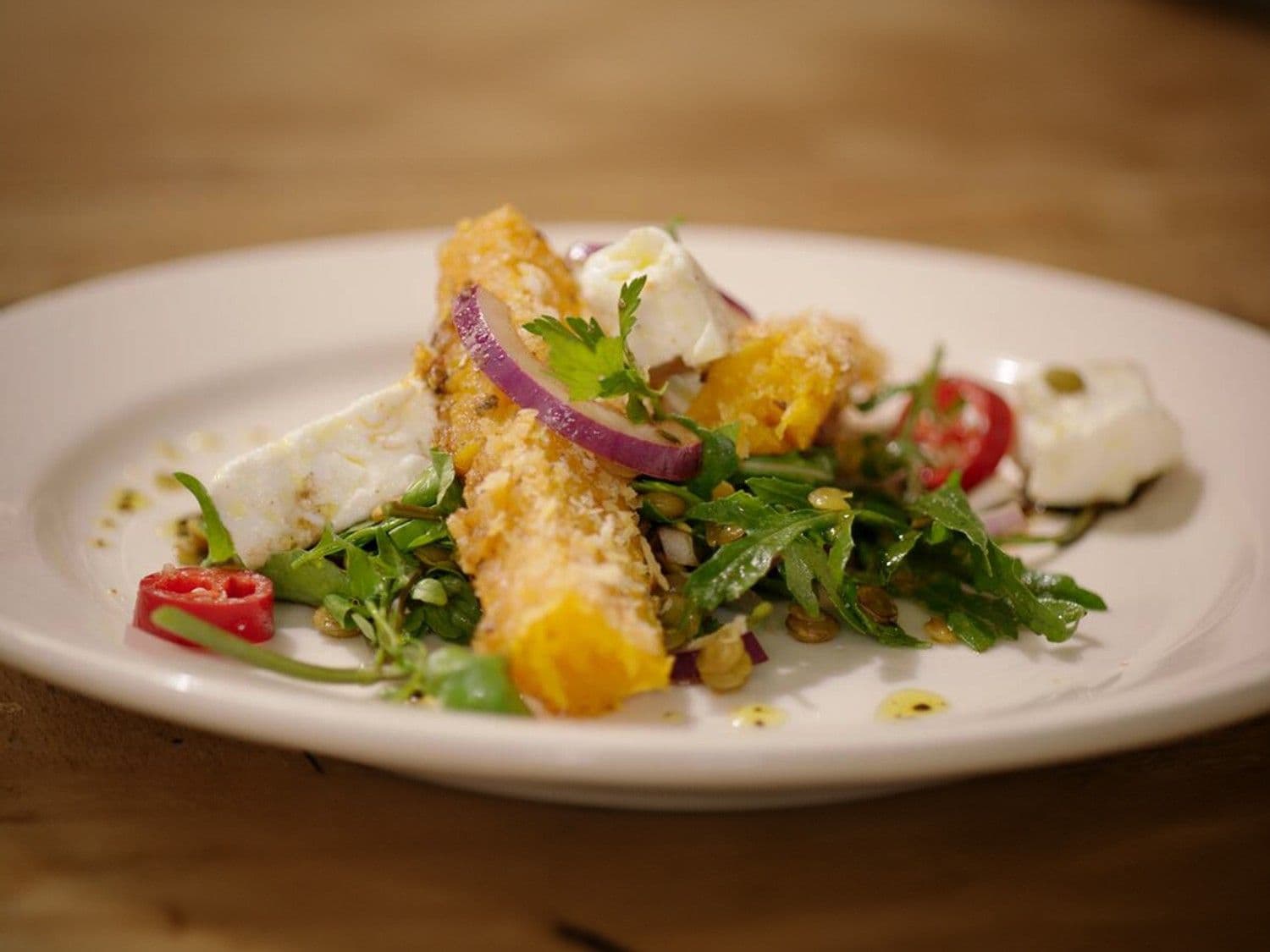 Winterse salade met pompoen, linzen en feta