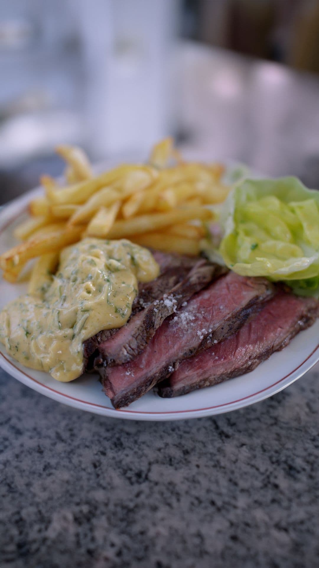 Steak-friet met sla en bearnaise