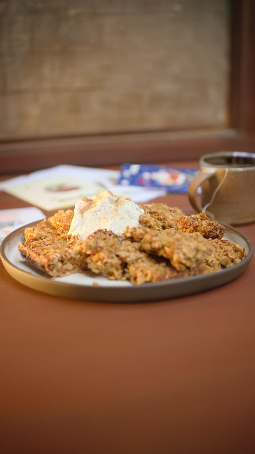 Flapjacks met kardemom-kaneelroom