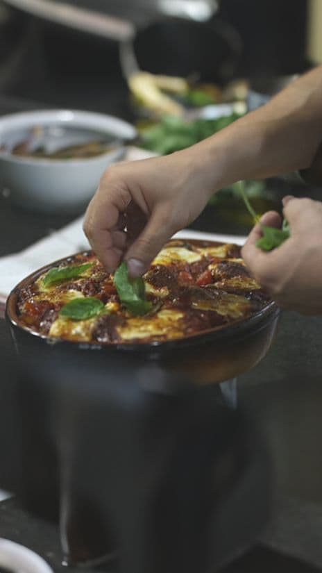 Penne al forno met gehaktballen en mozzarella