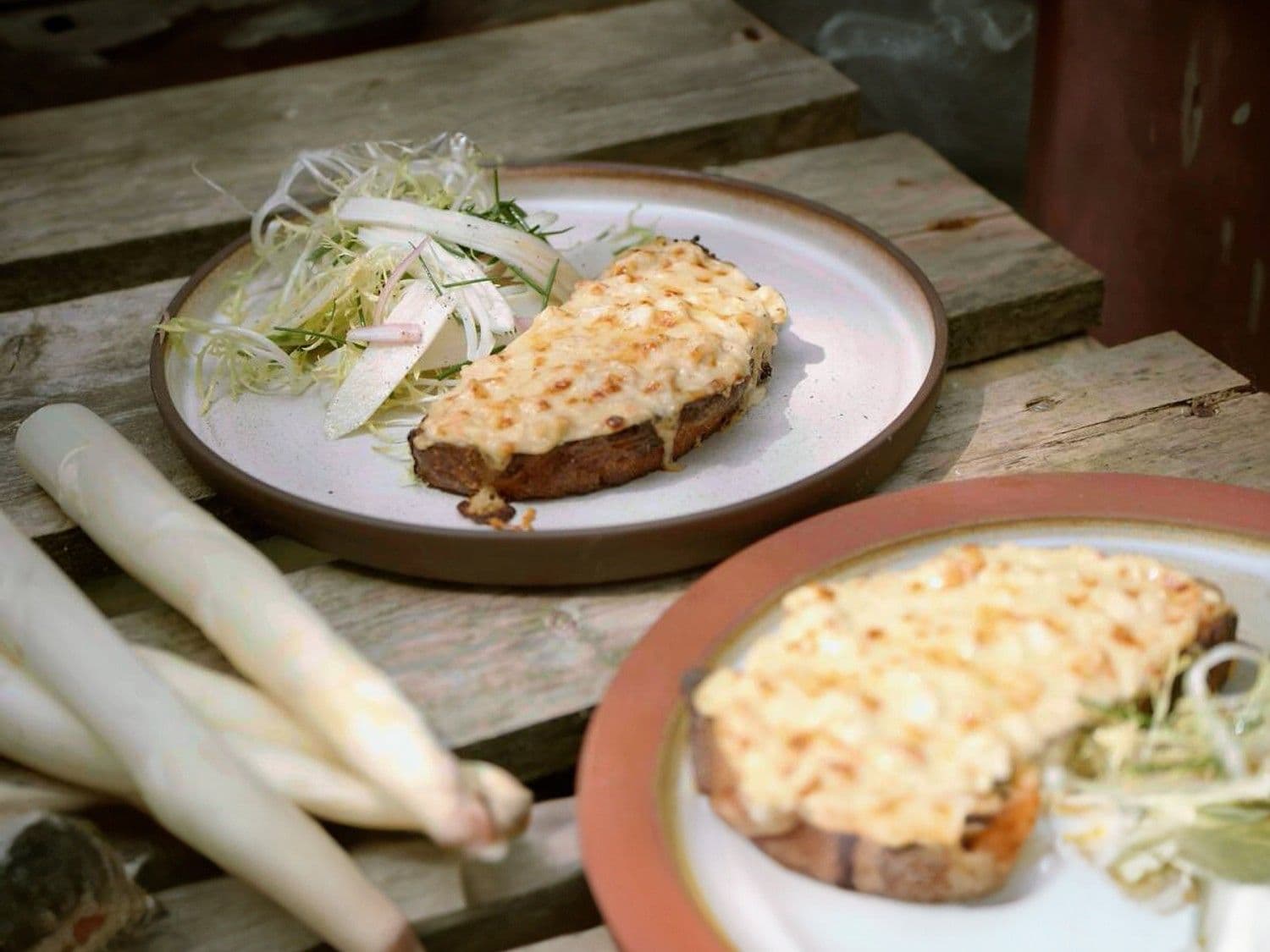 Gegratineerde krab met zuurdesembrood