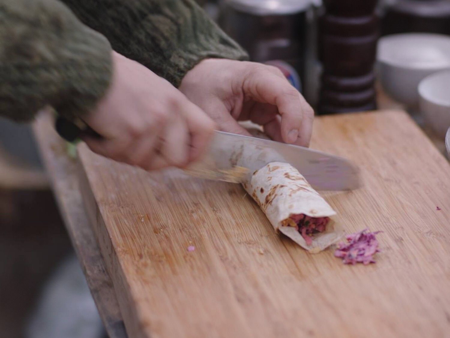 Wrap met oosterse kip en rode coleslaw