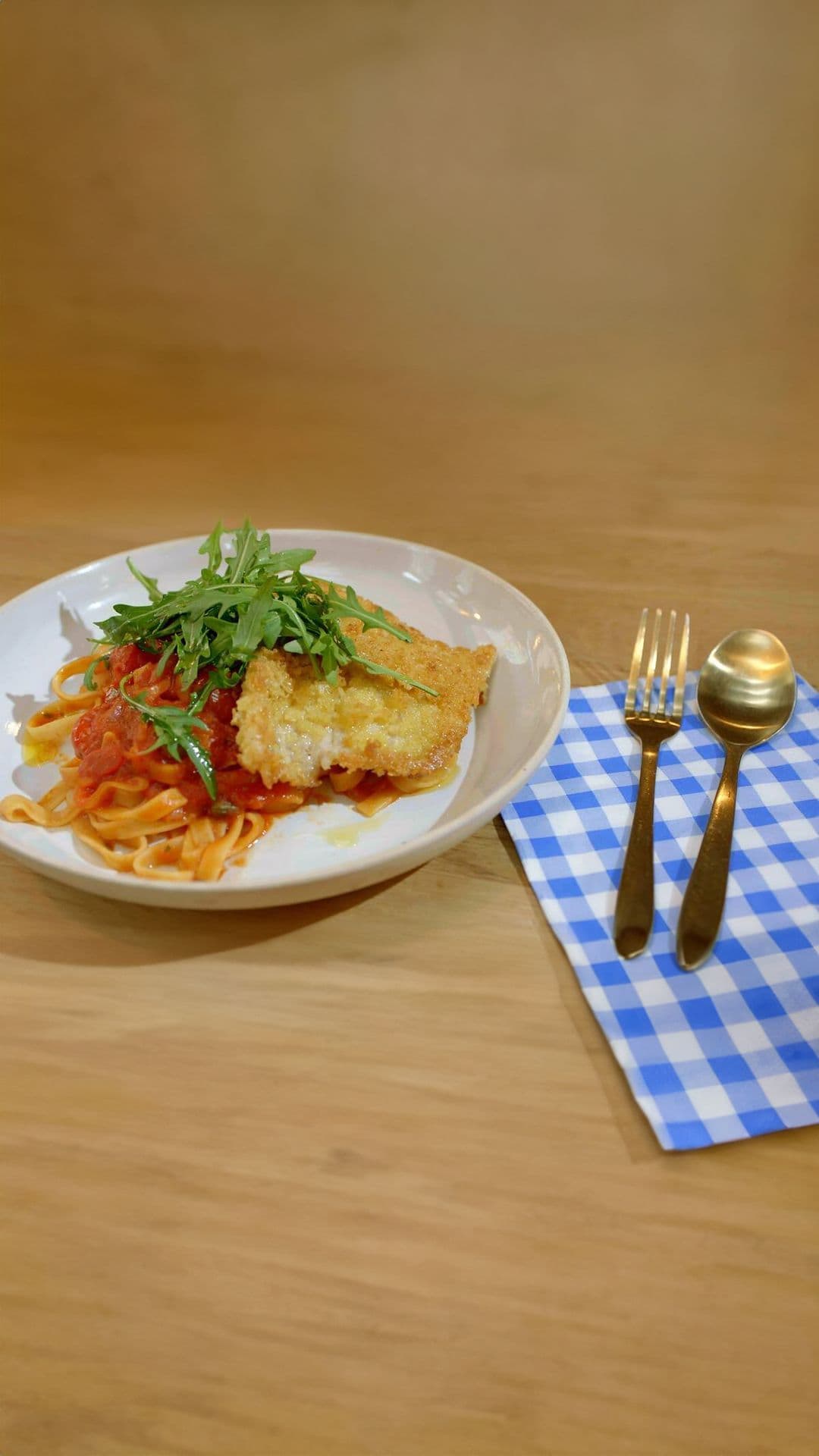 Rog Milanese met fettuccine