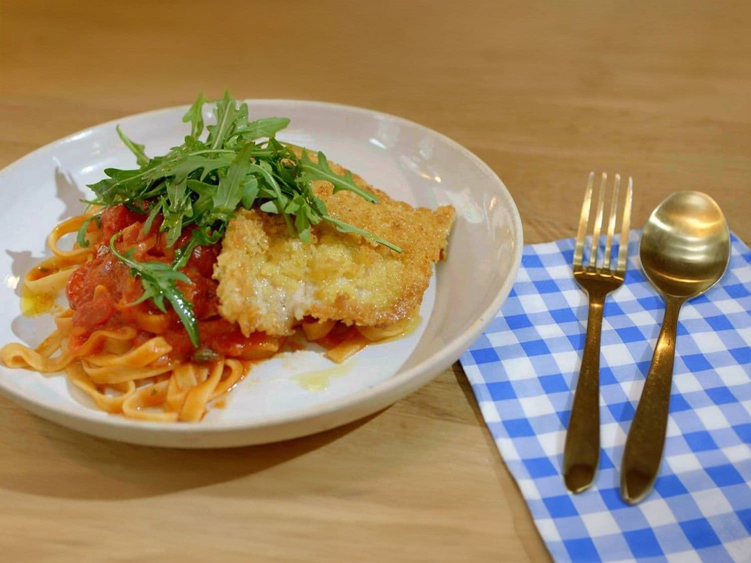 Rog Milanese met fettuccine