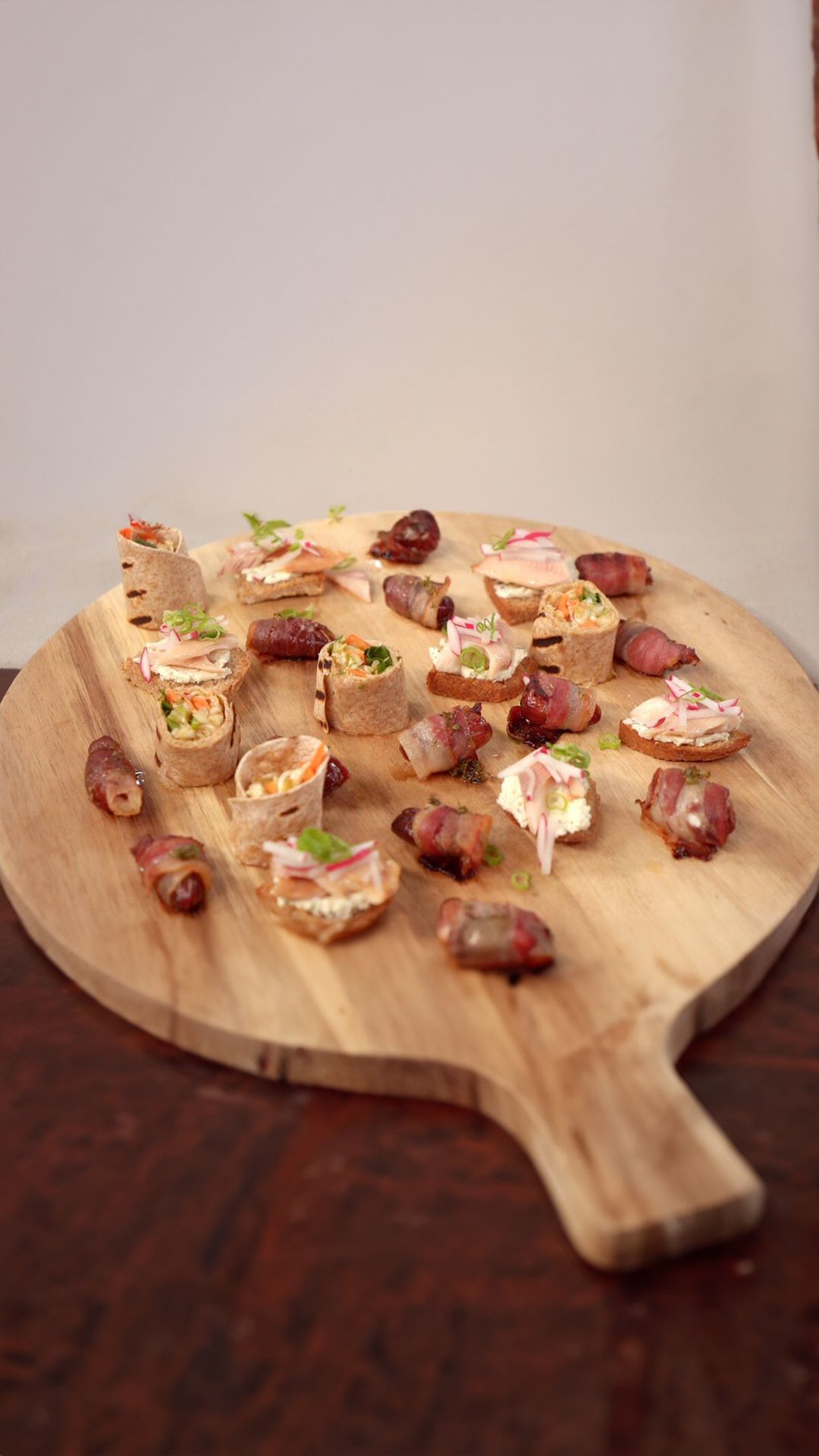 Thaise wrap, toast met gerookte forel en dadels met spek