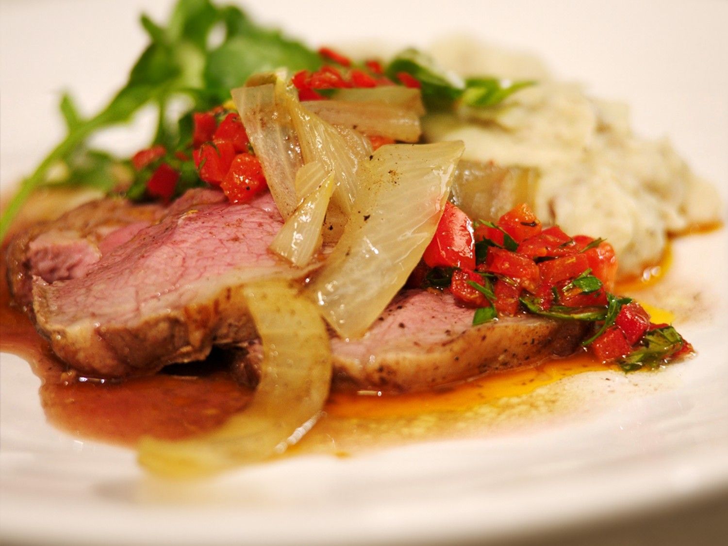 Gebraden lamsbout met chimichurri en een zuiderse puree