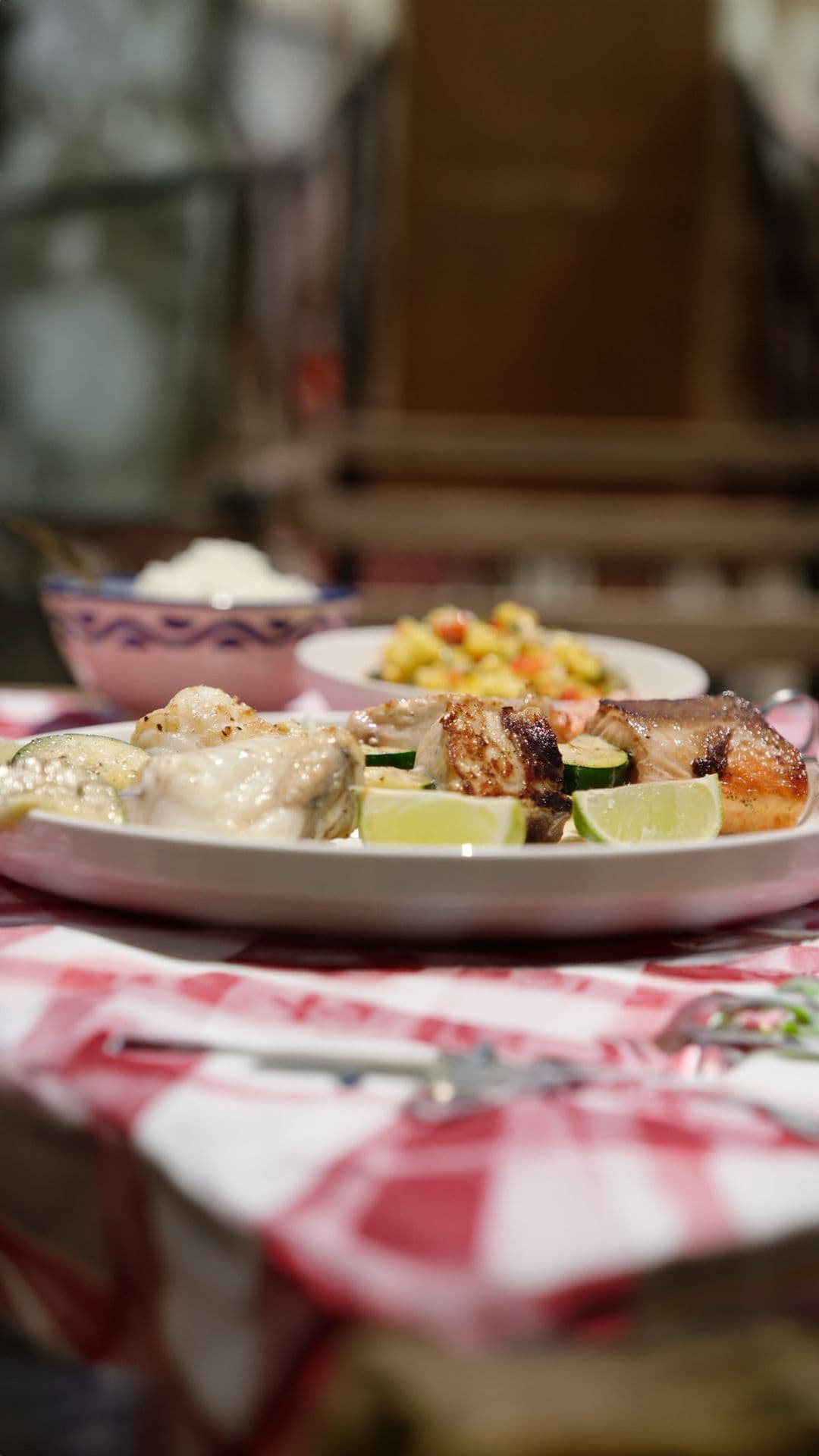 Visbrochettes met mango en rijst
